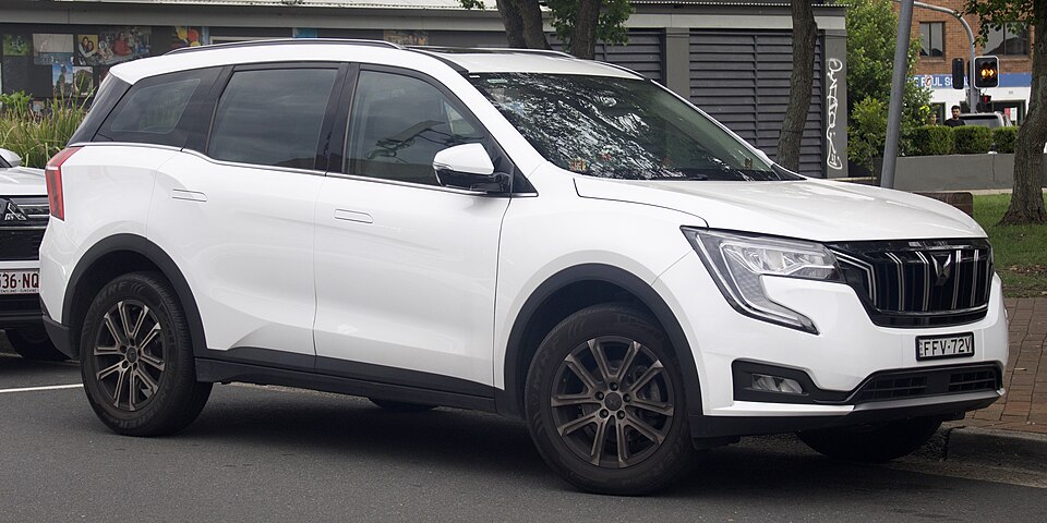 XUV700 — SUV